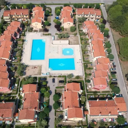 Modern Two Level With Playground And Pool 비비오네