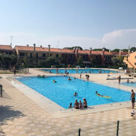 Modern Two Level With Playground And Pool 빌라