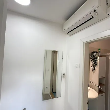 Βίλα Renovated By The Sea With Private Garden *