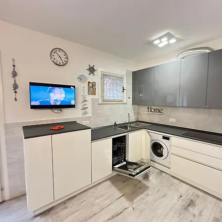 Renovated By The Sea With Private Garden Βίλα