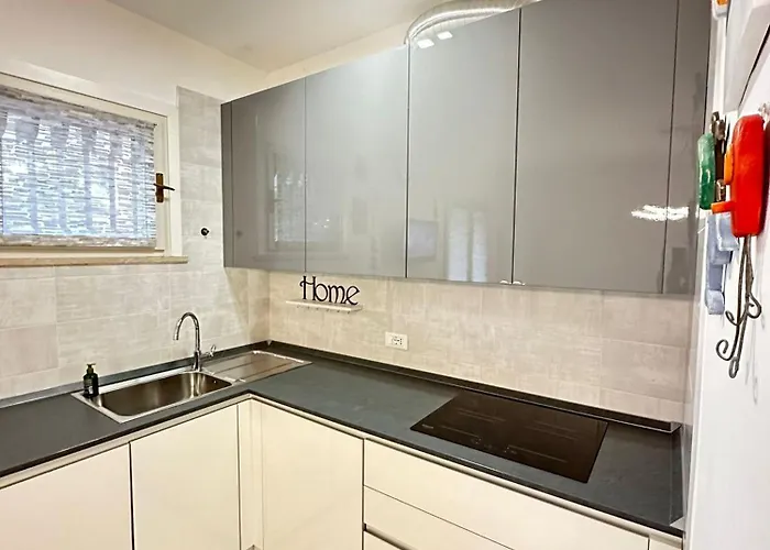 Modern Two Level With Playground And Pool 빌라 비비오네